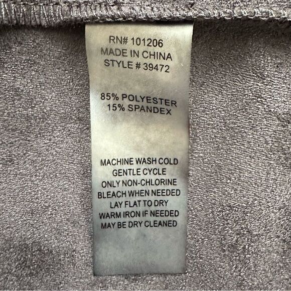 Soft Surroundings Black Velvet Pull On Cropped Pants - Picture 9 of 10